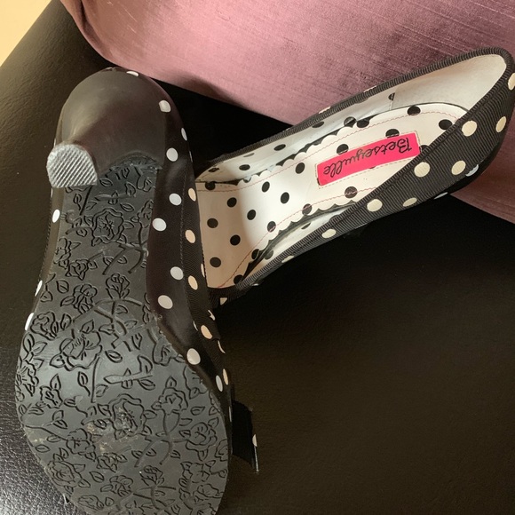 Pumps - Picture 5 of 5